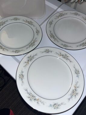 Noritake White Melissa 3080# Dinner Plates with Blue-Gray Floral Motif